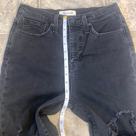 Madewell The Mom Jean Distressed Cropped in Raney Wash Knee-Rip Black size 26 - Picture 11 of 16